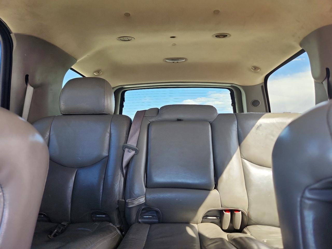 2004 GMC YUKON DENALI photo 19