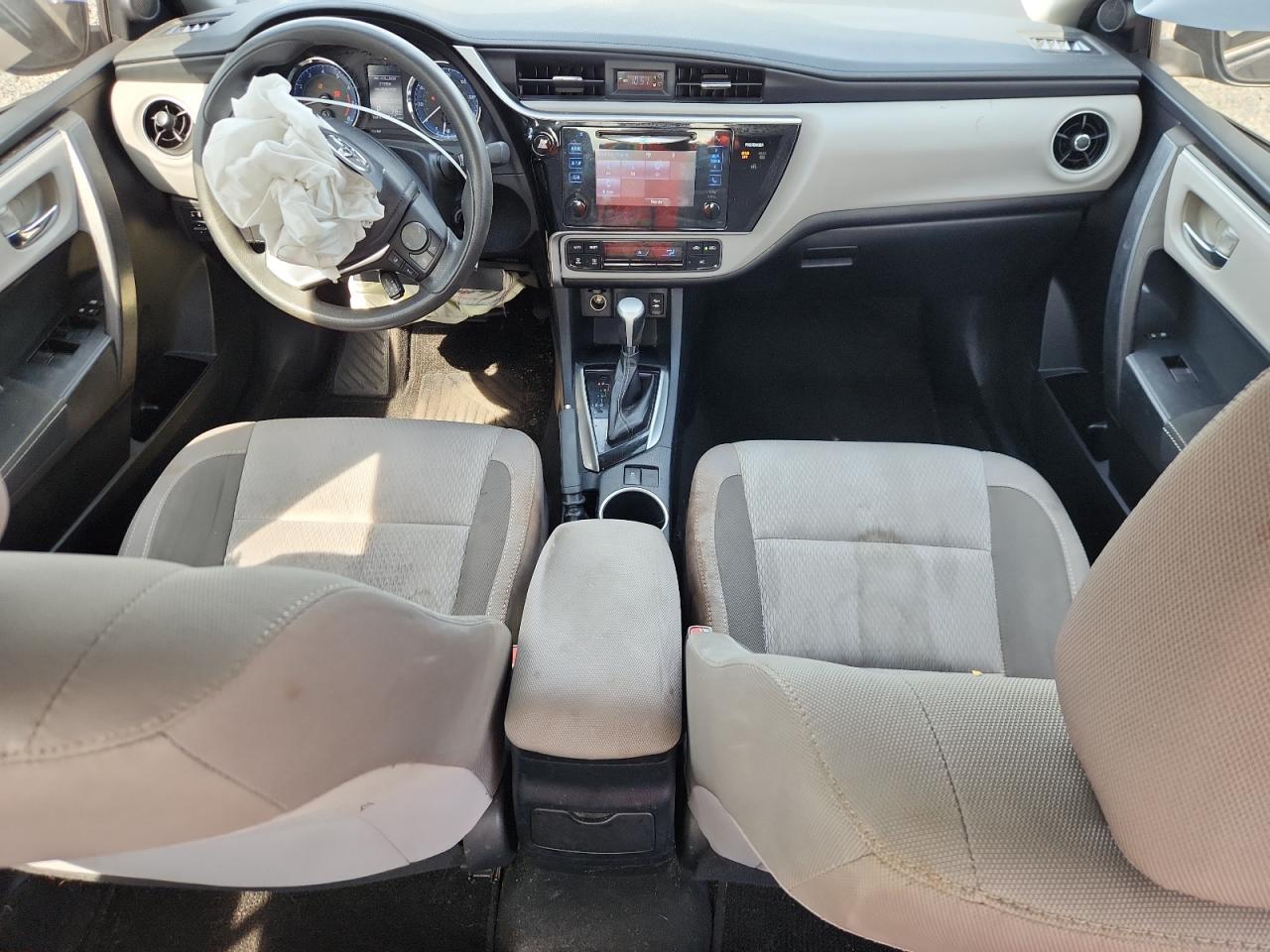 2017 TOYOTA COROLLA LE photo 15