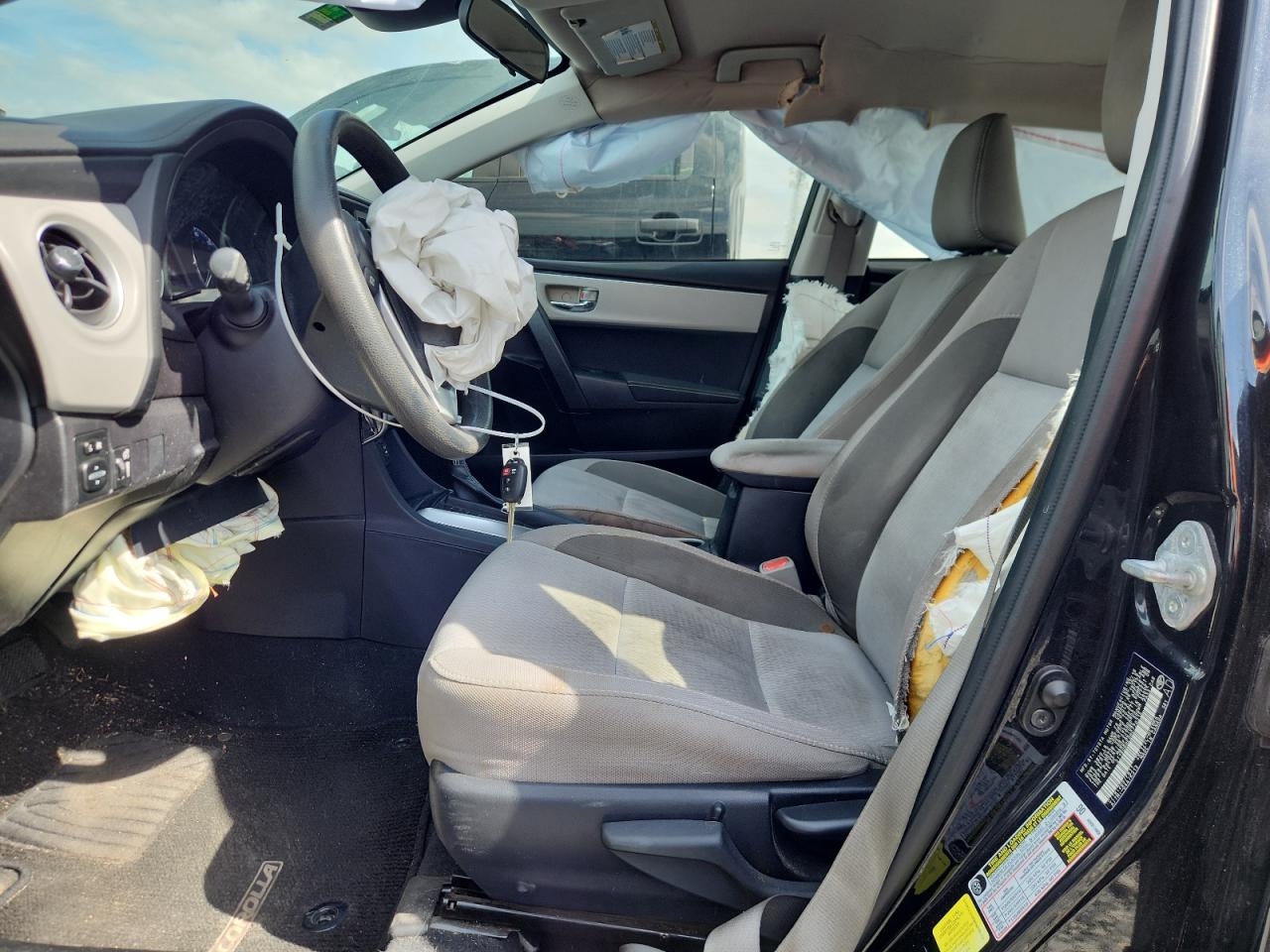 2017 TOYOTA COROLLA LE photo 13