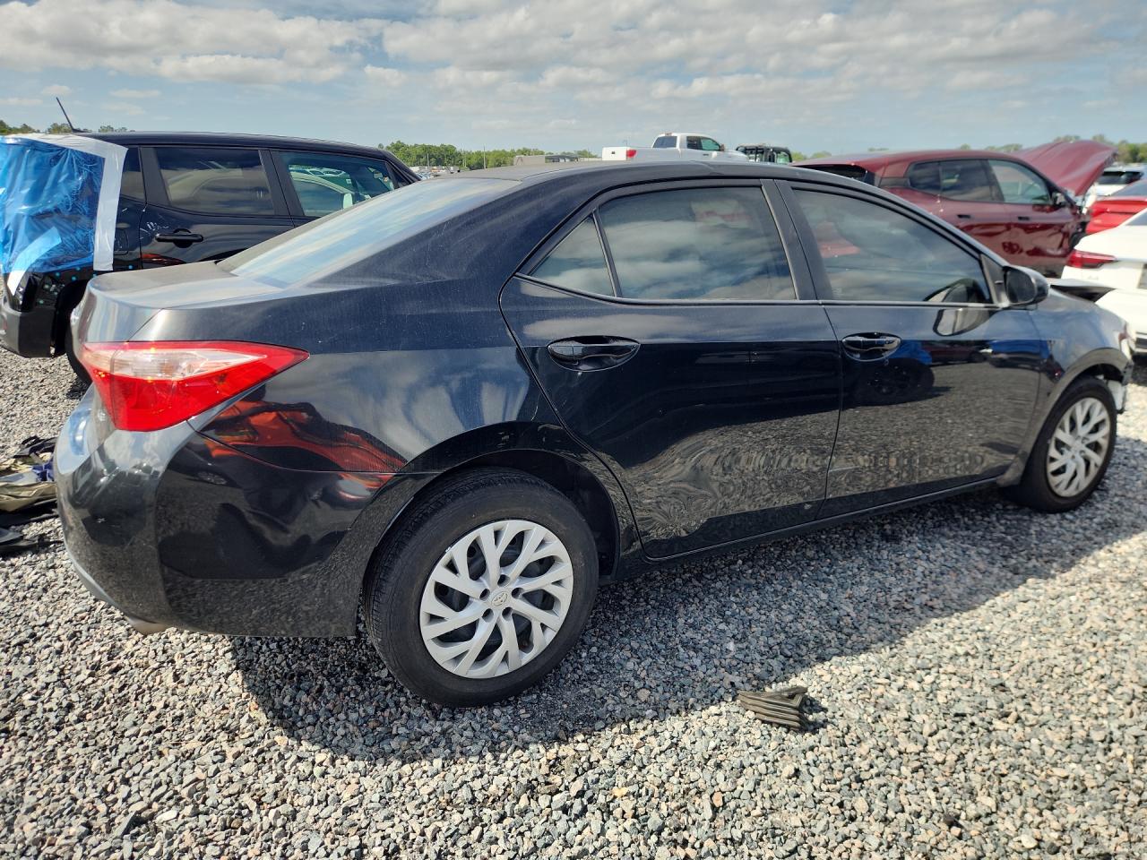 2017 TOYOTA COROLLA LE photo 5