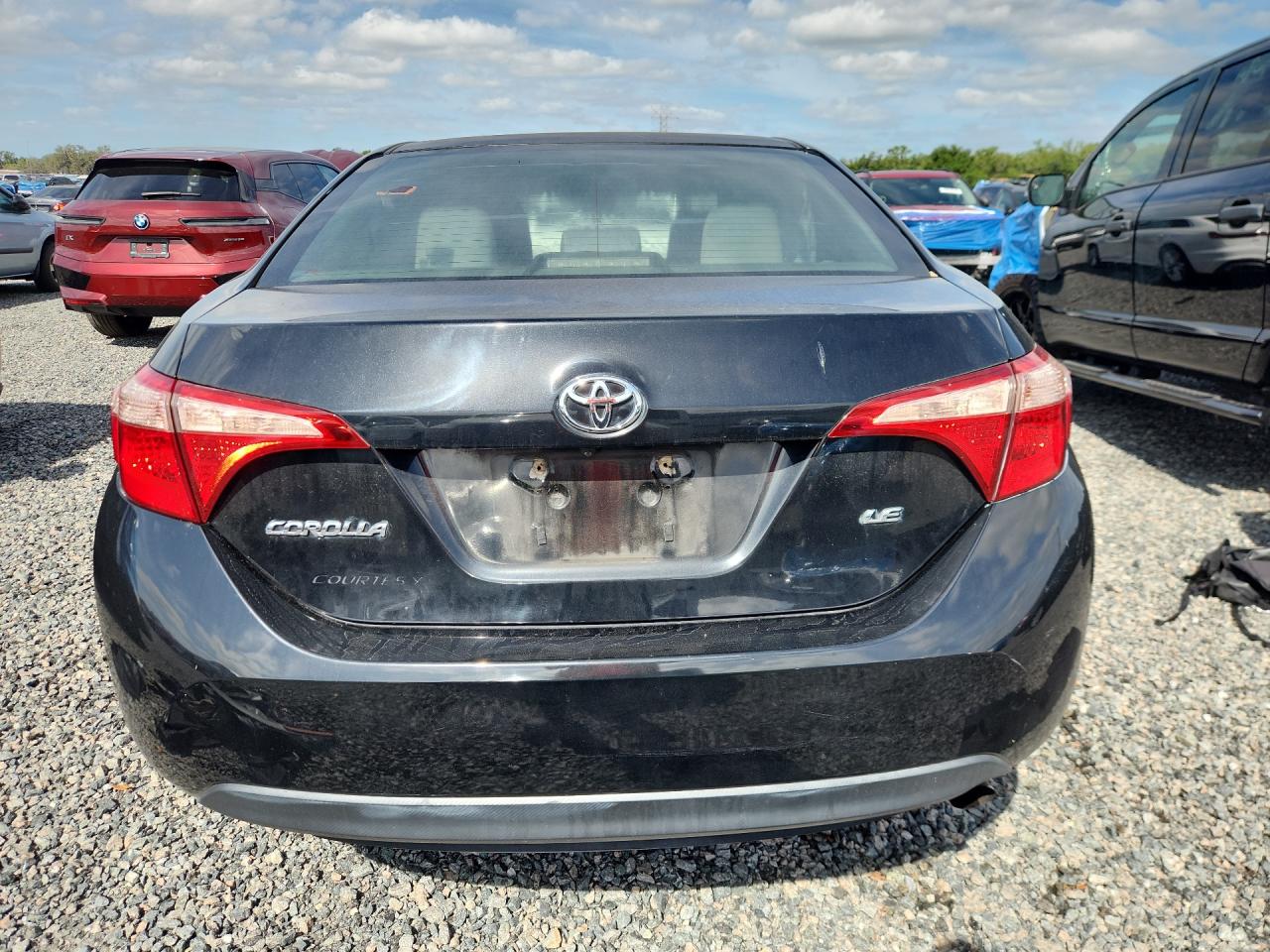 2017 TOYOTA COROLLA LE photo 11