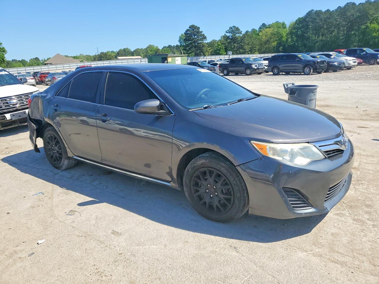 2014 TOYOTA CAMRY LE photo 4