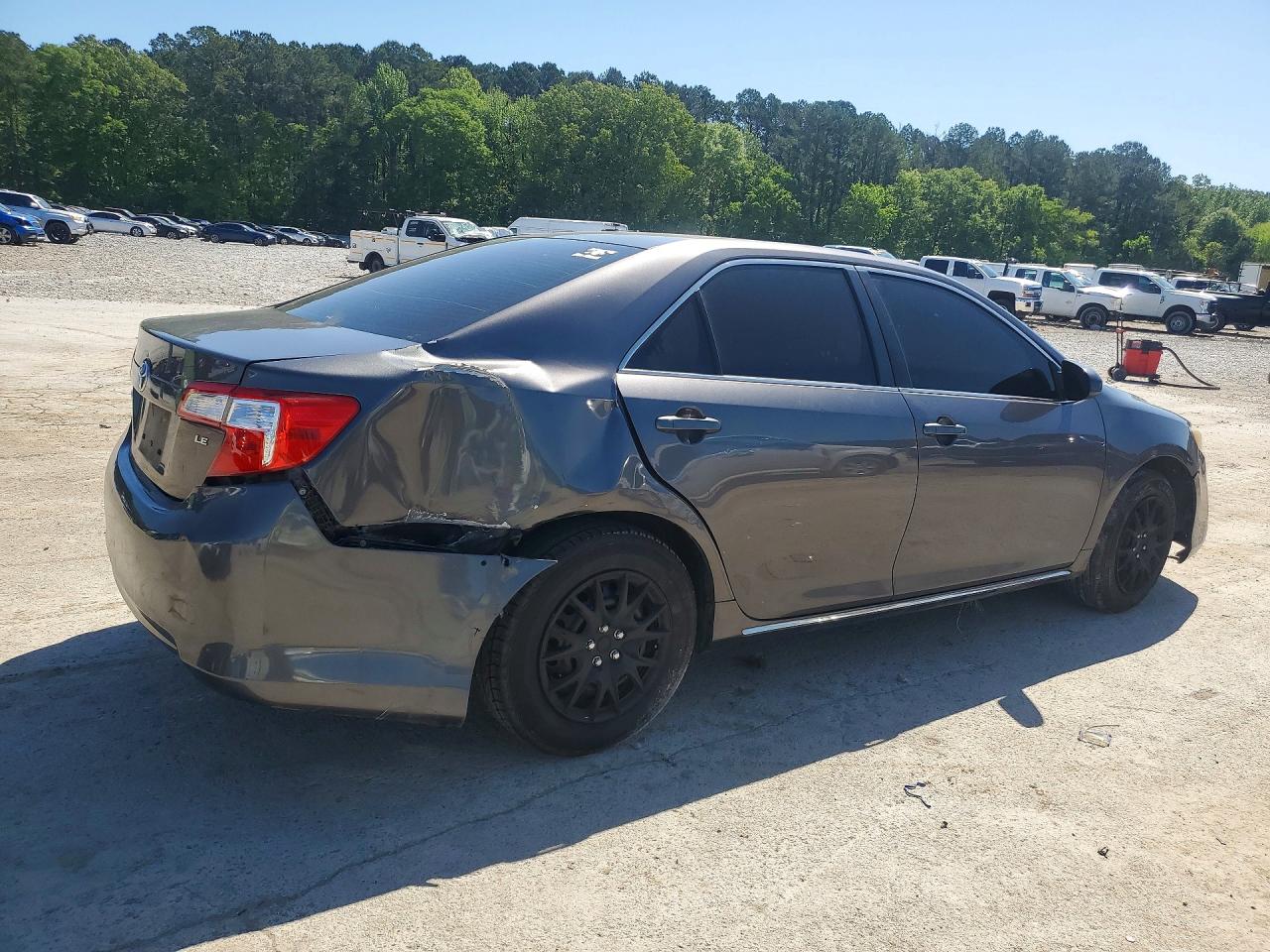 2014 TOYOTA CAMRY LE photo 3