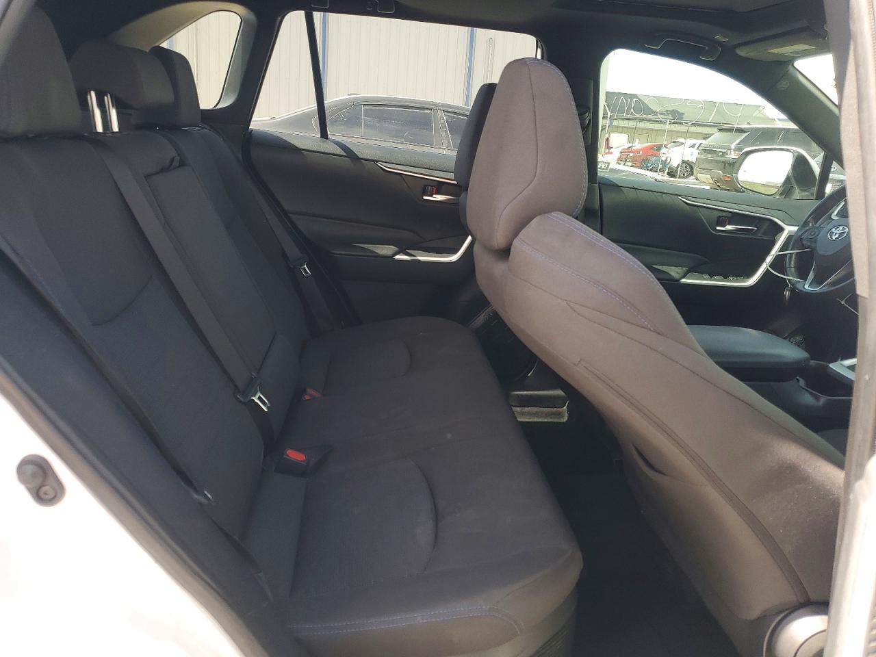 2024 TOYOTA RAV4 SE photo 31