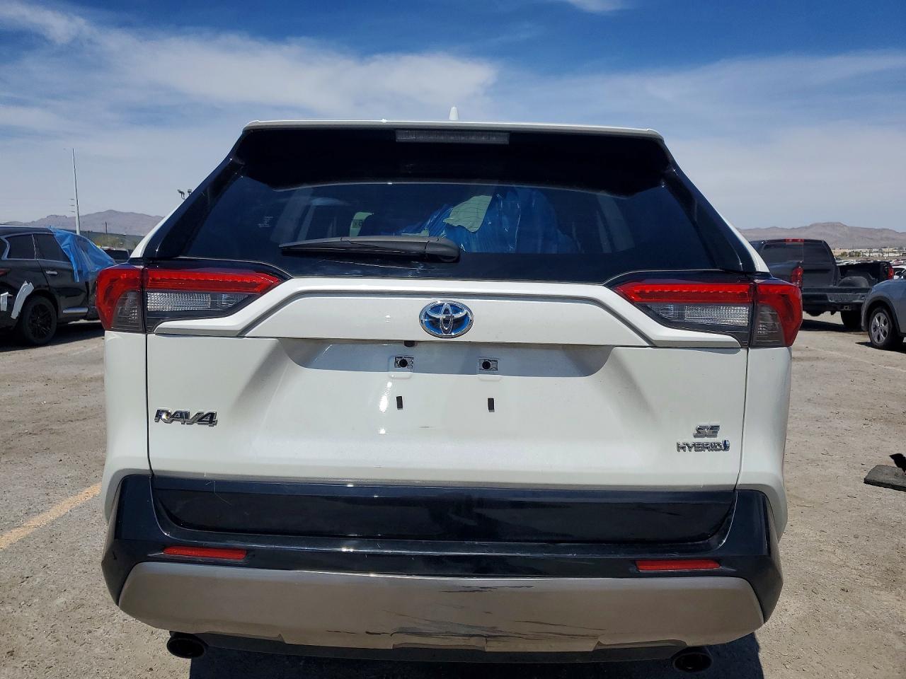 2024 TOYOTA RAV4 SE photo 16