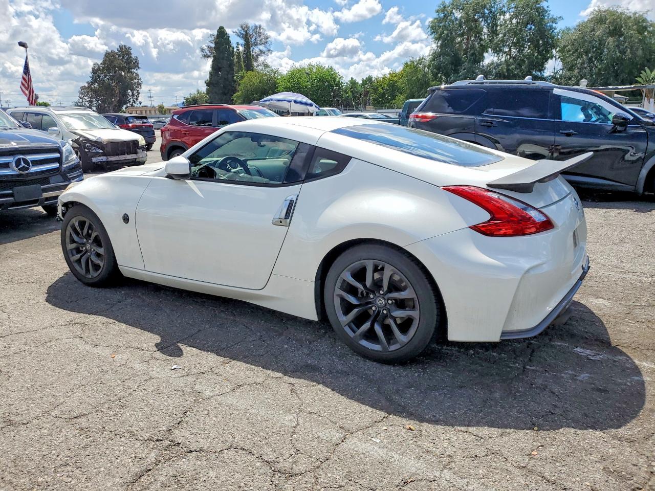 2017 NISSAN 370Z BASE photo 3
