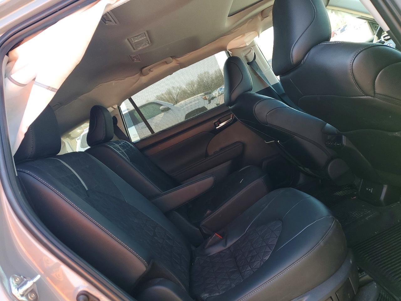 2025 TOYOTA HIGHLANDER HYBRID XLE NIGHTSHADE photo 11