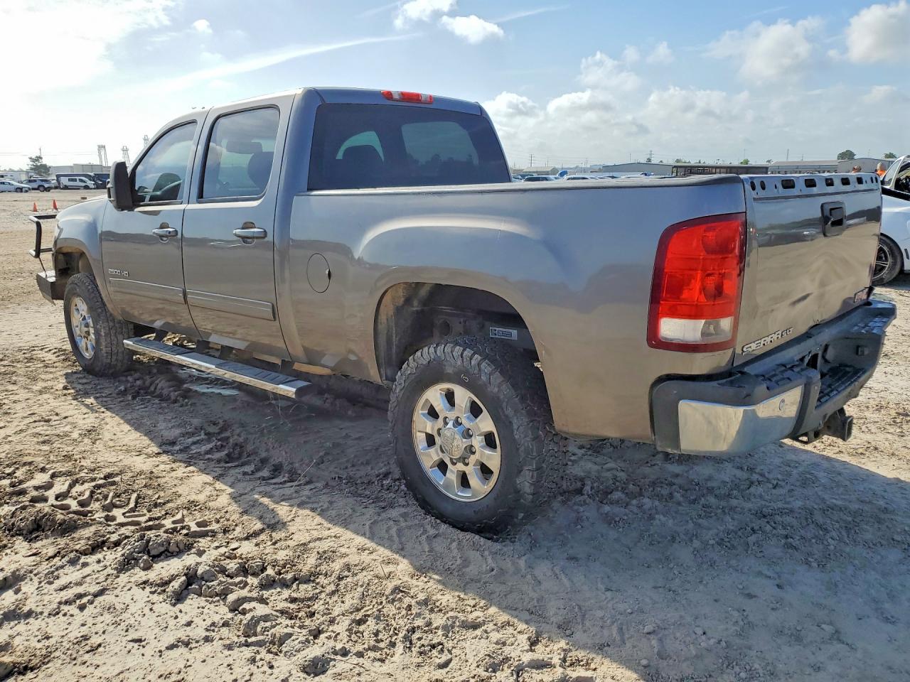 2012 GMC SIERRA K2500 SLT photo 3