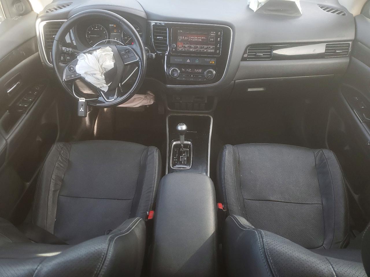 2017 MITSUBISHI OUTLANDER SE photo 8