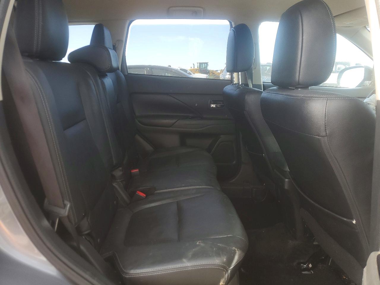 2017 MITSUBISHI OUTLANDER SE photo 11