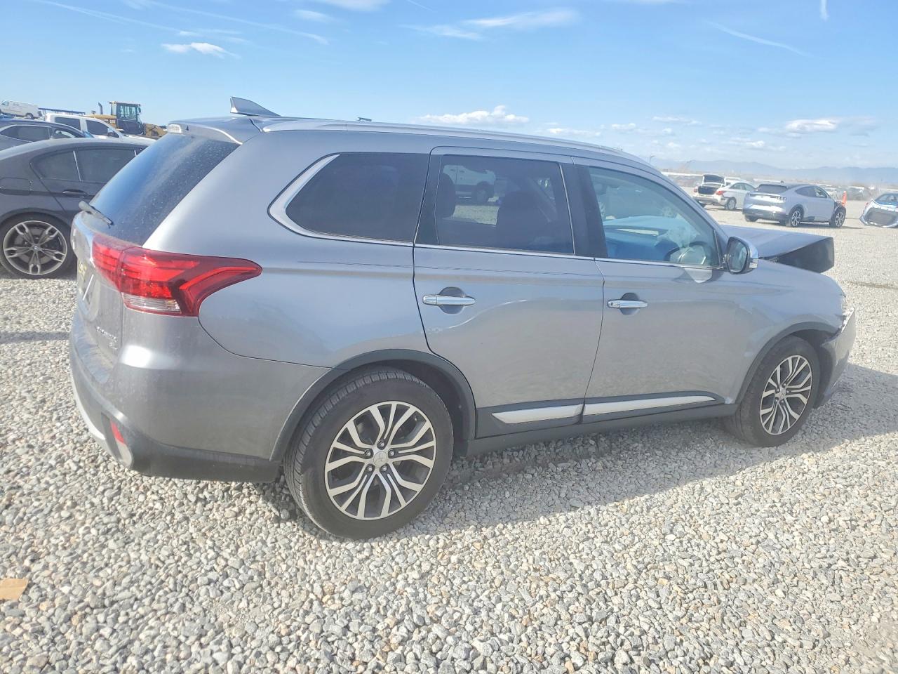 2017 MITSUBISHI OUTLANDER SE photo 3