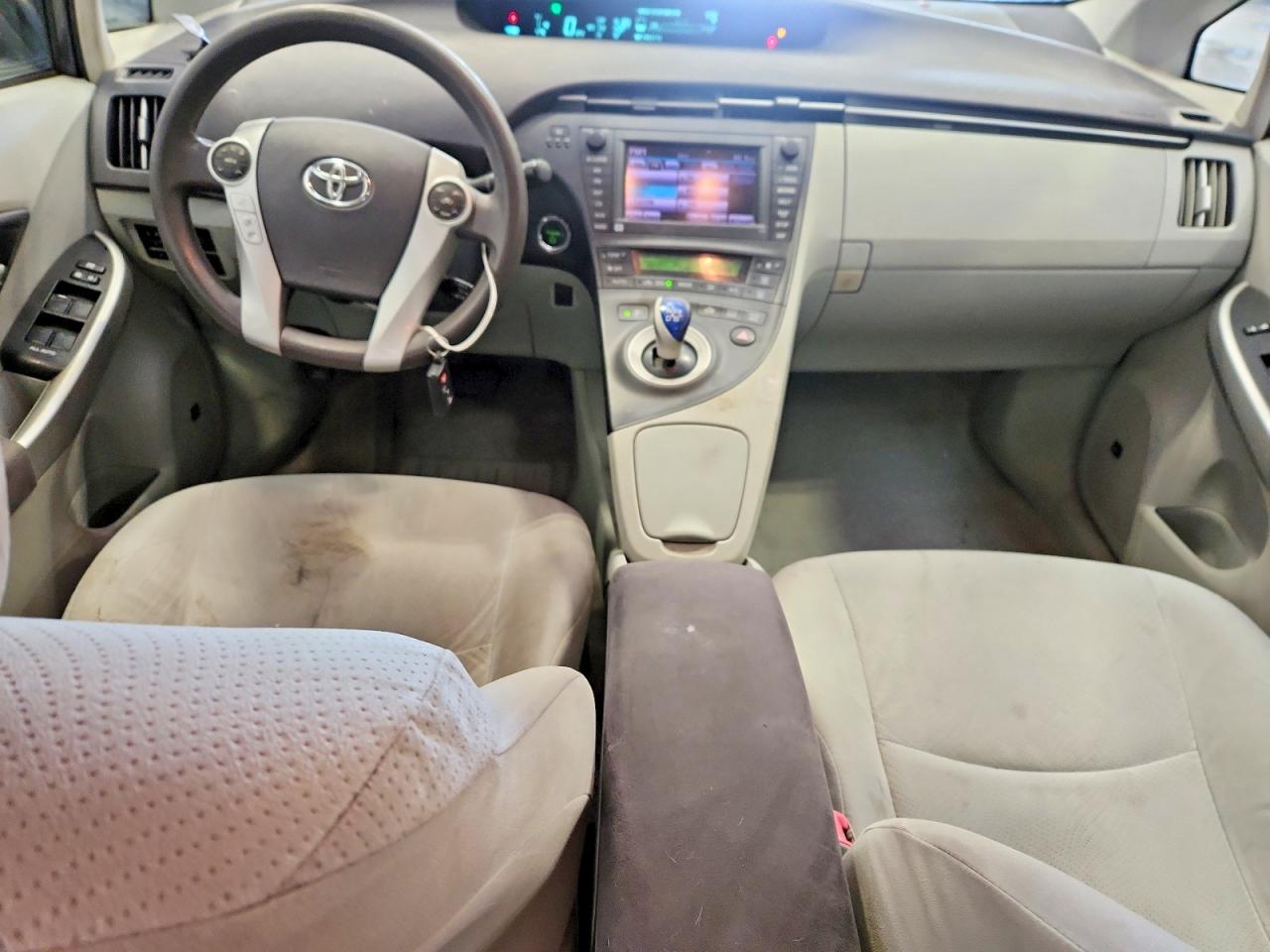 2010 TOYOTA PRIUS III photo 15
