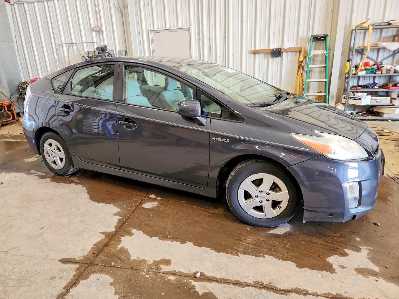 2010 TOYOTA PRIUS III photo 7