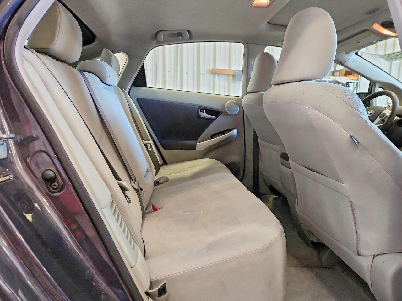 2010 TOYOTA PRIUS III photo 19