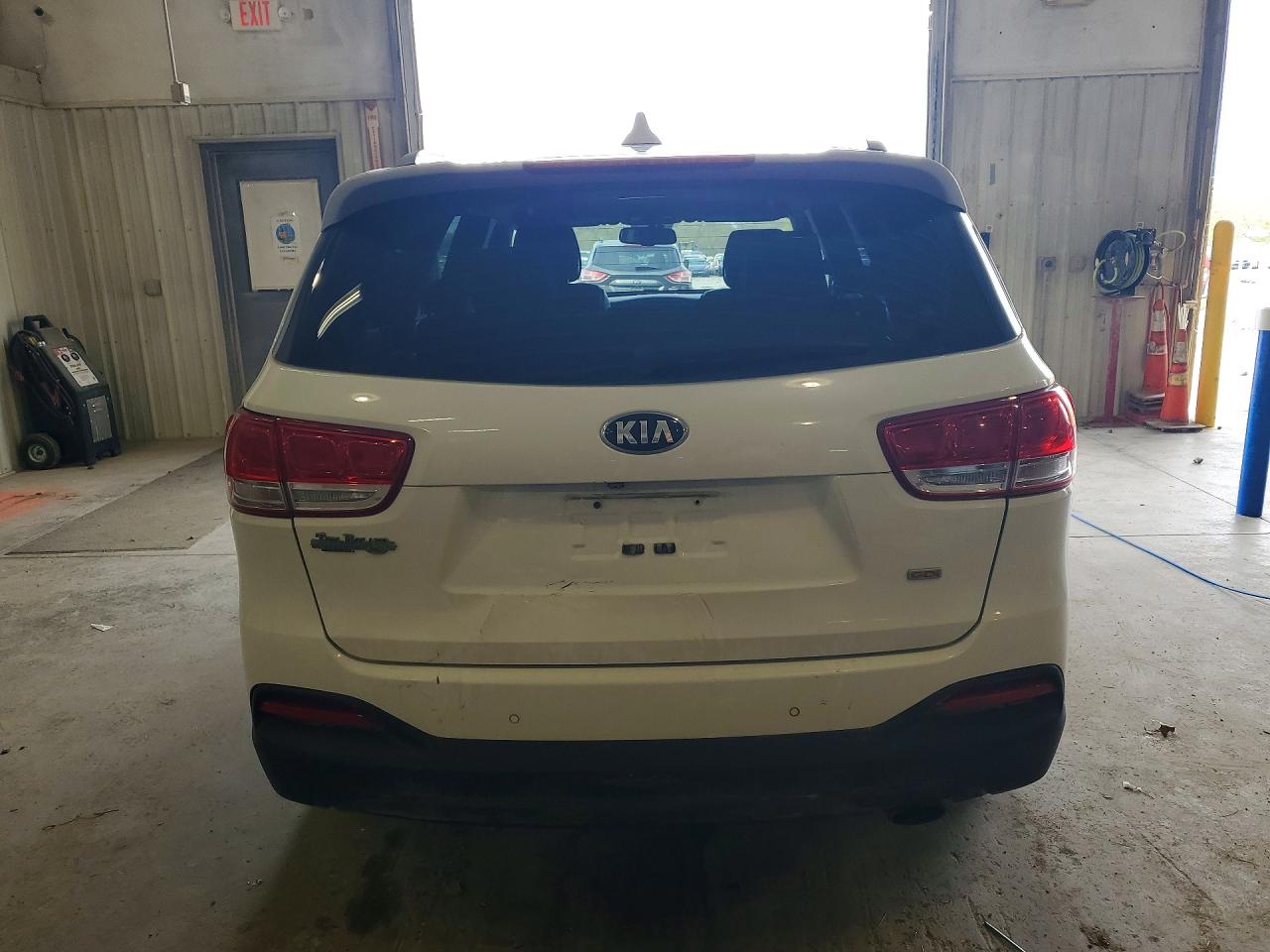 2016 KIA SORENTO LX photo 6
