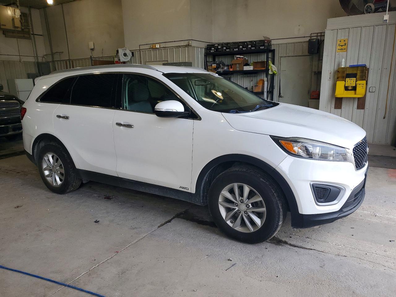 2016 KIA SORENTO LX photo 4