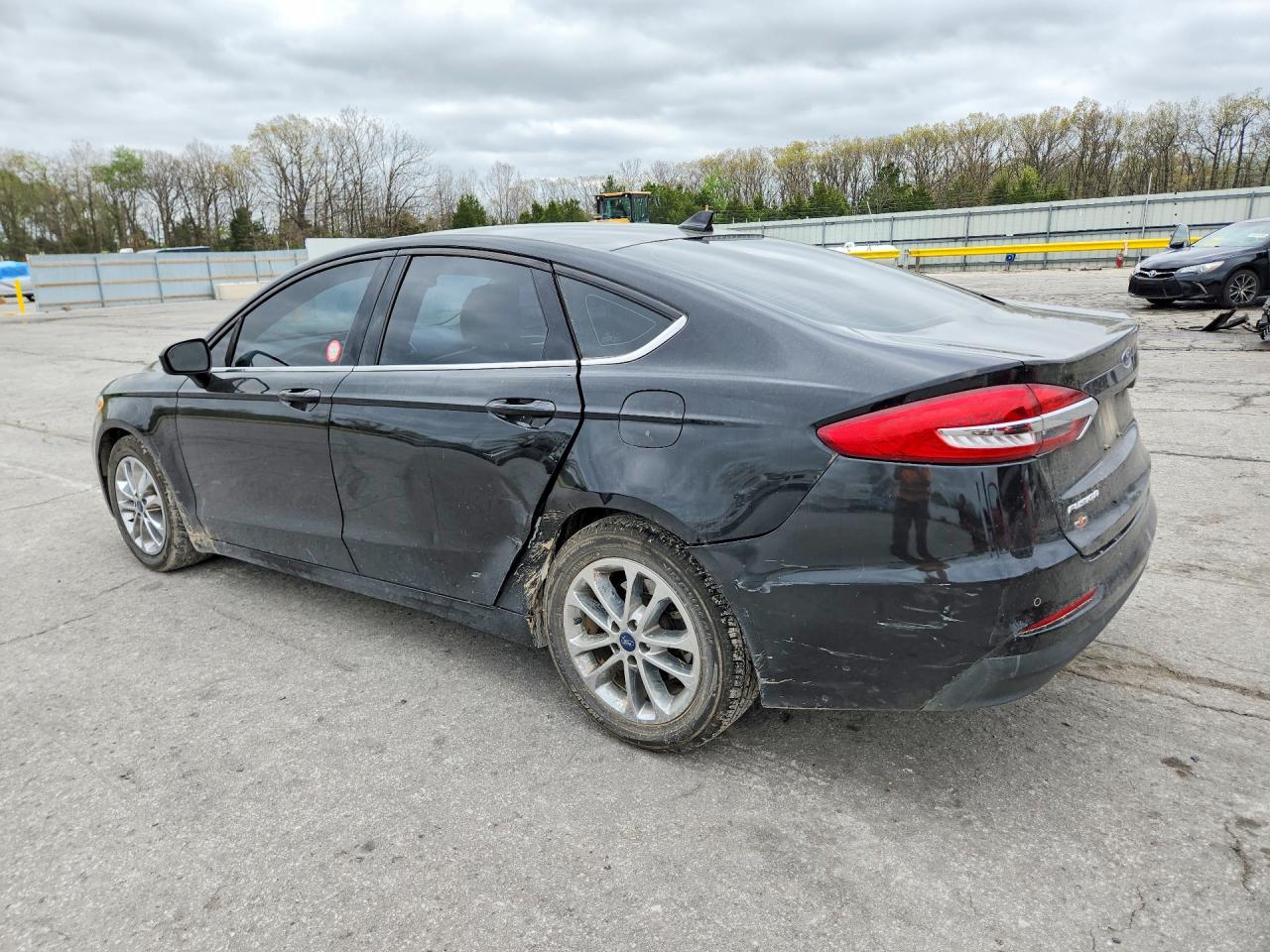2019 FORD FUSION SE photo 2
