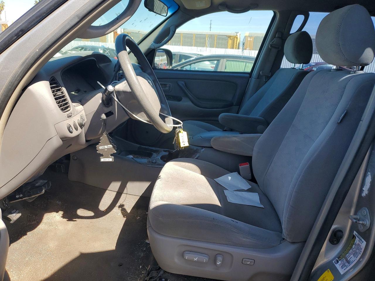 2005 TOYOTA SEQUOIA SR5 photo 13