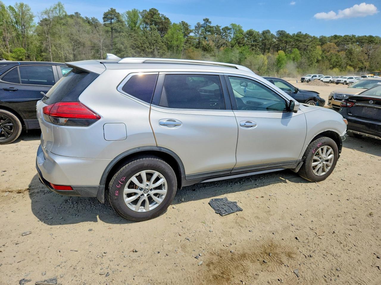 2017 NISSAN ROGUE SV photo 3