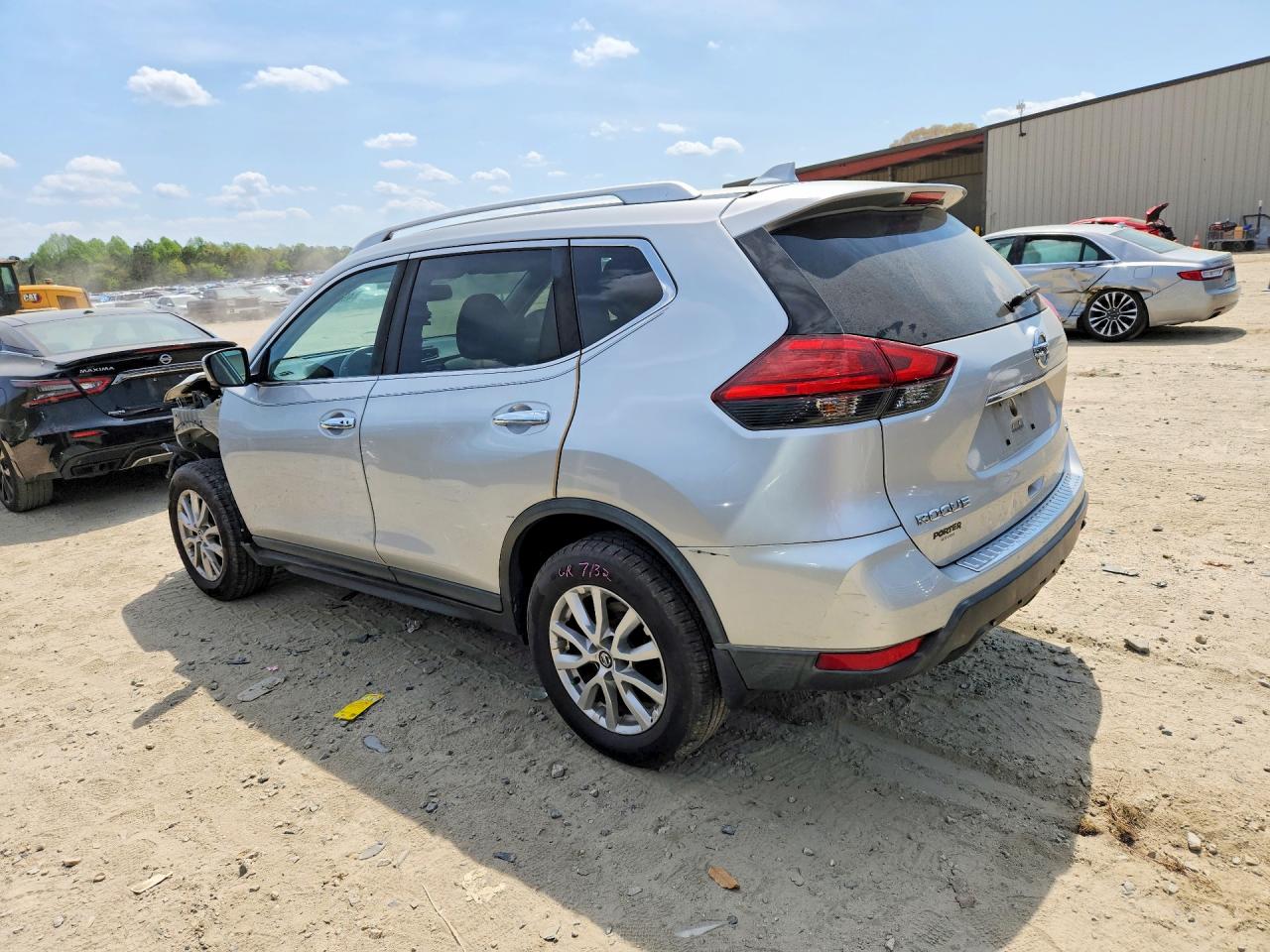 2017 NISSAN ROGUE SV photo 2