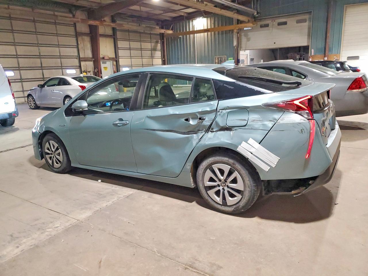 2016 TOYOTA PRIUS FOUR photo 4