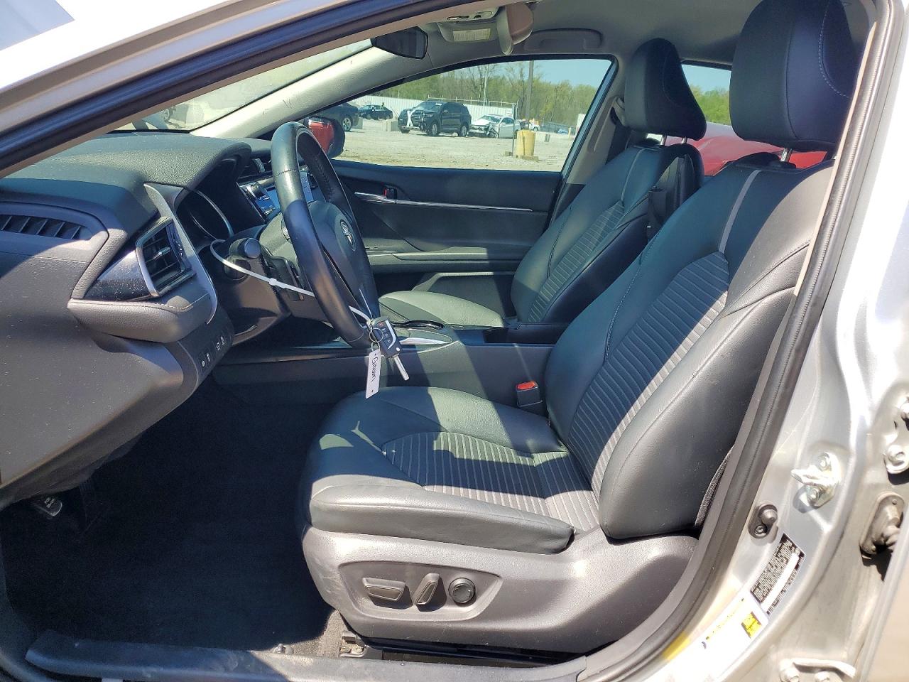 2020 TOYOTA CAMRY SE NIGHTSHADE photo 13
