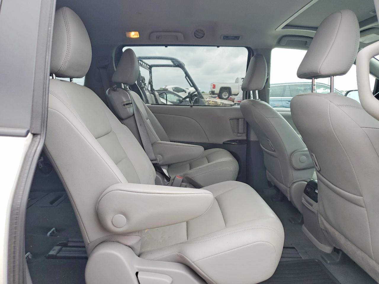 2020 TOYOTA SIENNA XLE 8-PASSENGER photo 31