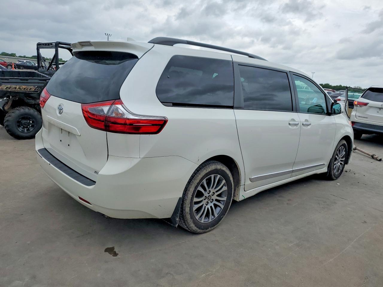 2020 TOYOTA SIENNA XLE 8-PASSENGER photo 7