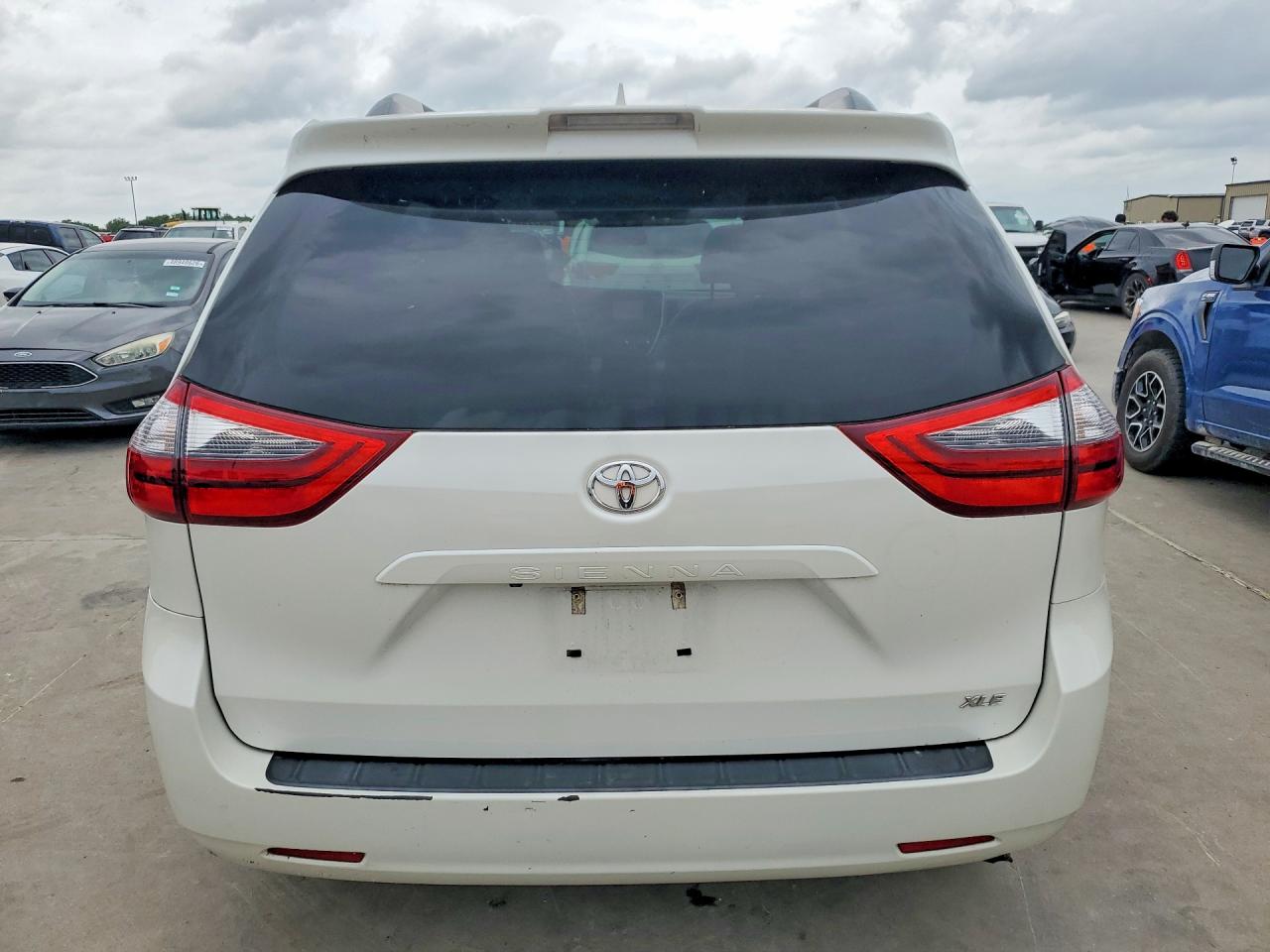 2020 TOYOTA SIENNA XLE 8-PASSENGER photo 16