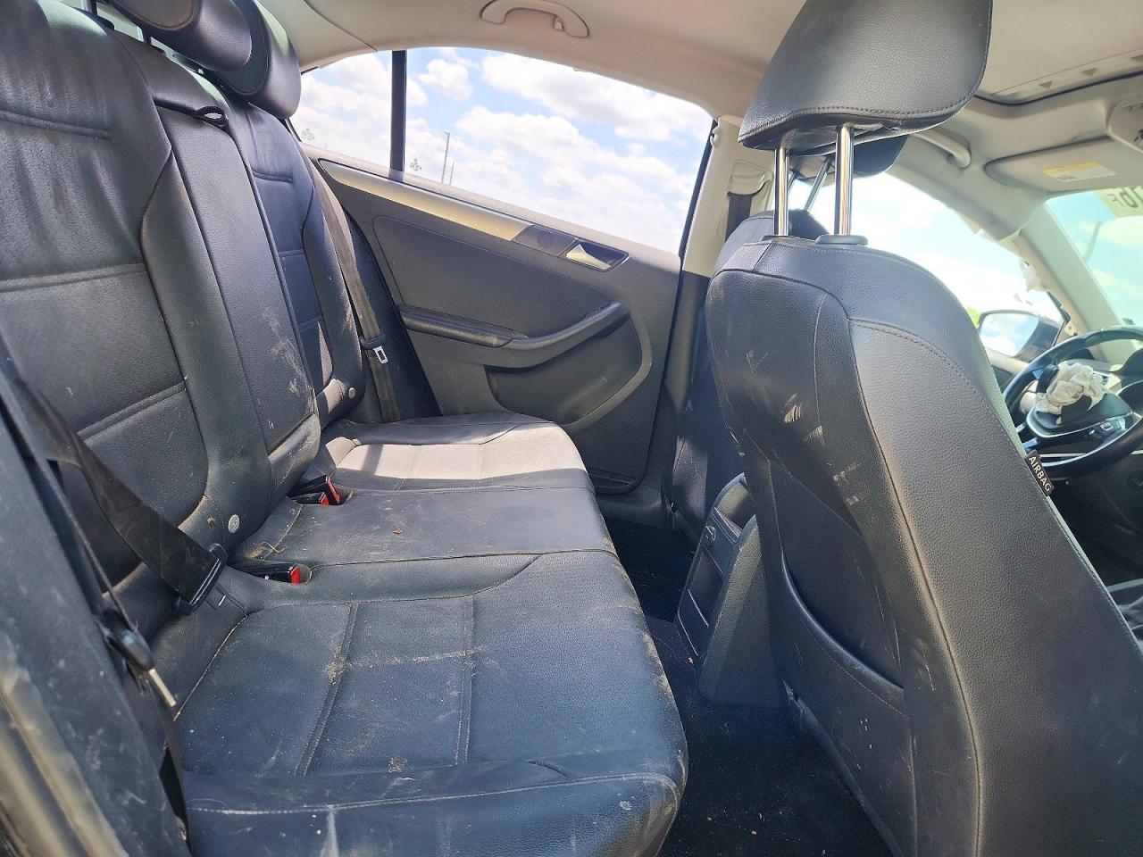 2018 VOLKSWAGEN JETTA SE photo 28