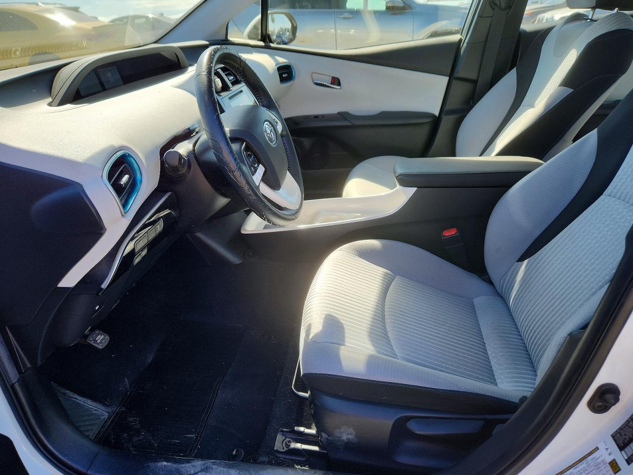 2016 TOYOTA PRIUS THREE photo 19