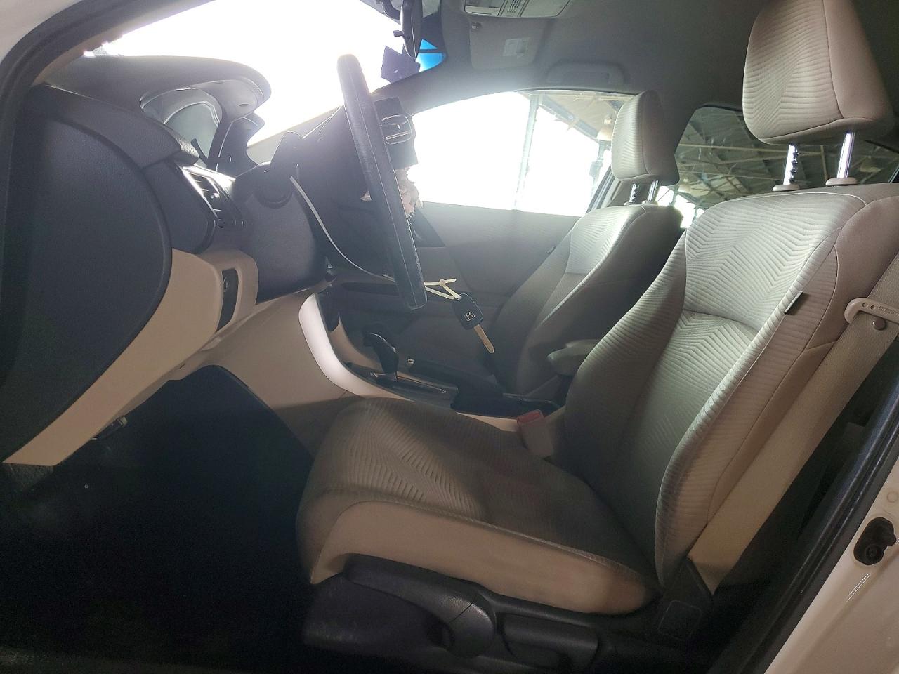 2016 HONDA ACCORD LX photo 13