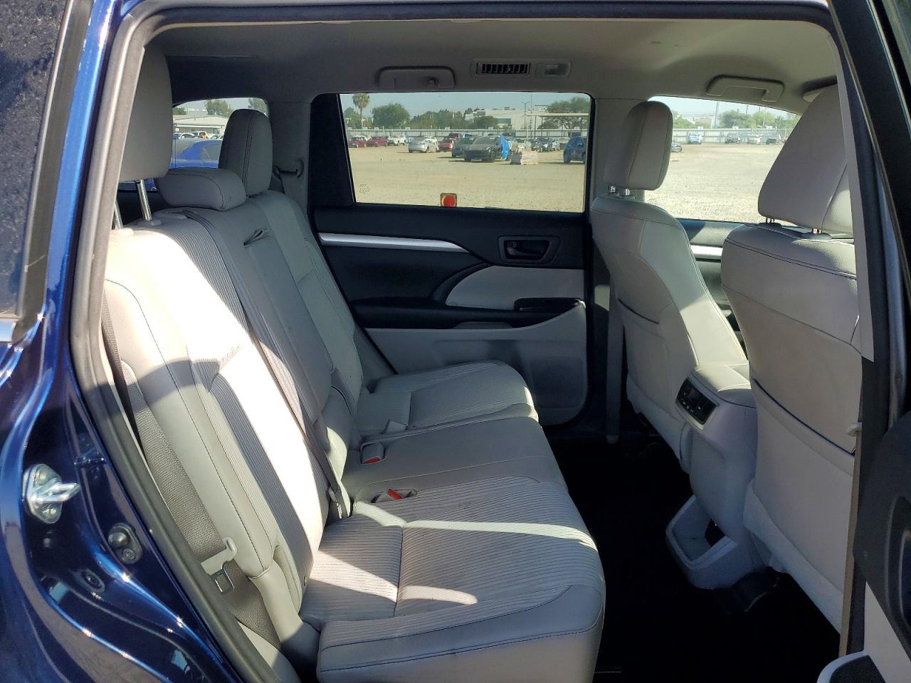 2016 TOYOTA HIGHLANDER LE PLUS photo 11