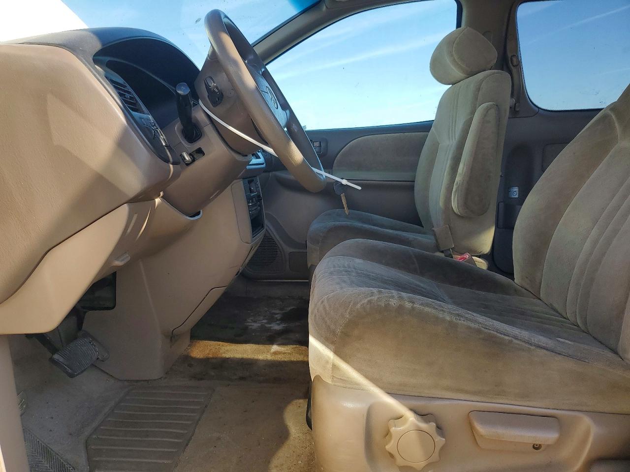1999 TOYOTA SIENNA LE photo 7