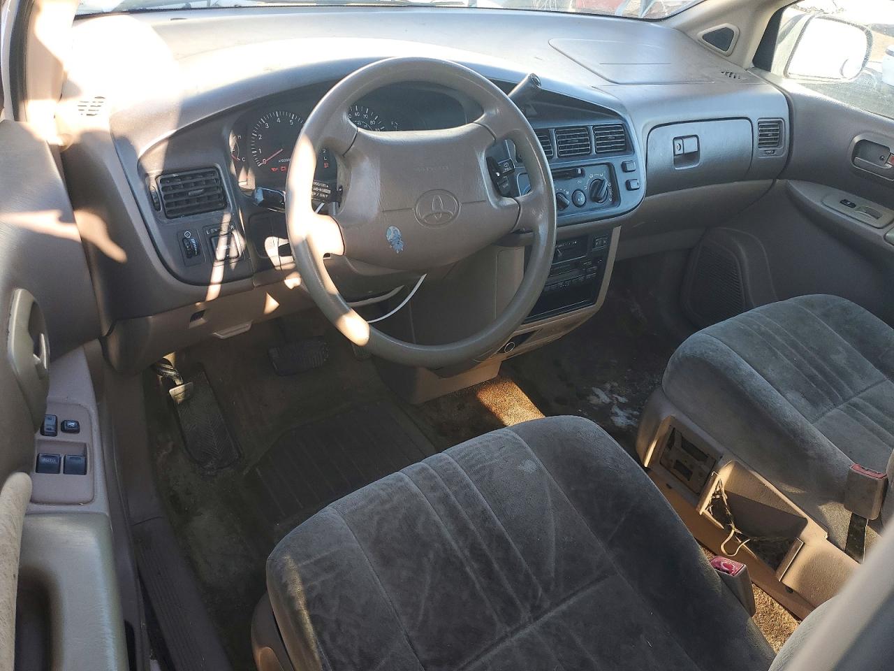 1999 TOYOTA SIENNA LE photo 8