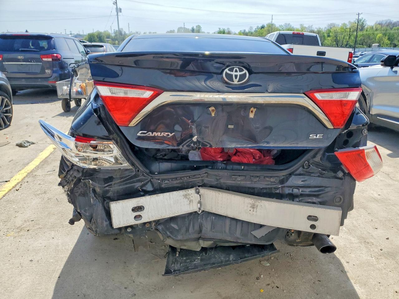2017 TOYOTA CAMRY SE photo 6