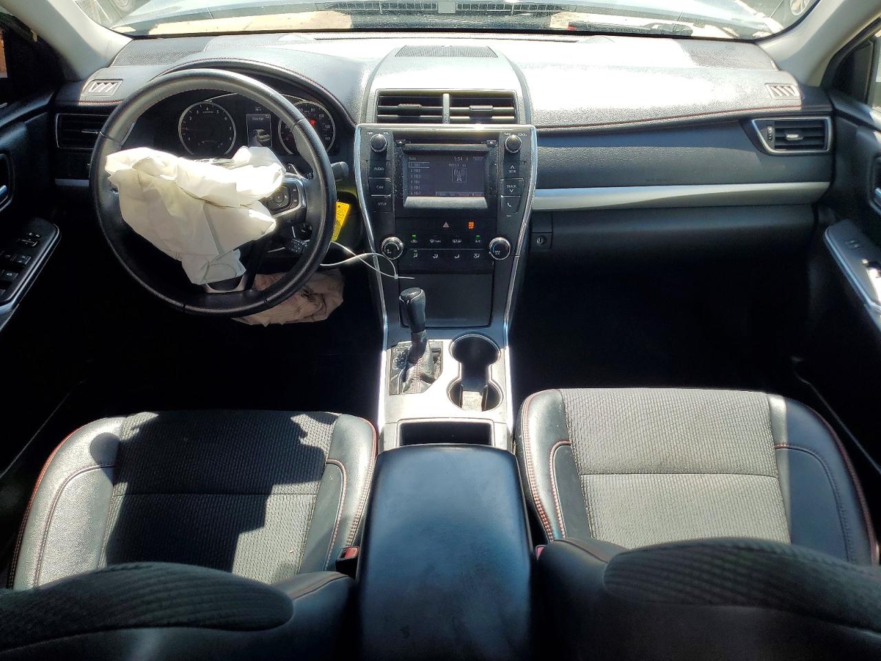 2017 TOYOTA CAMRY SE photo 8