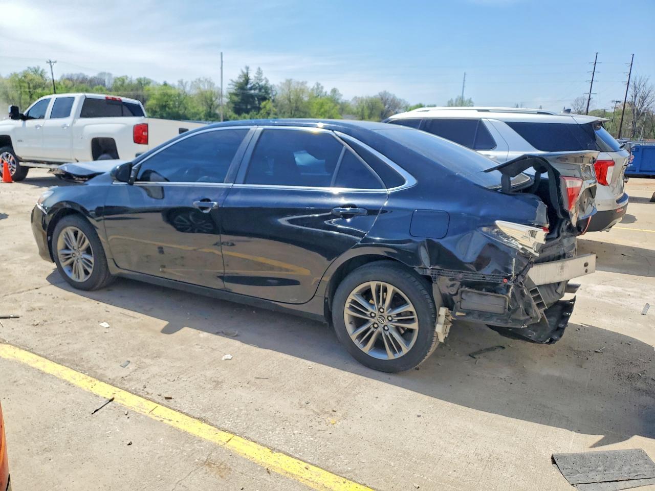 2017 TOYOTA CAMRY SE photo 2