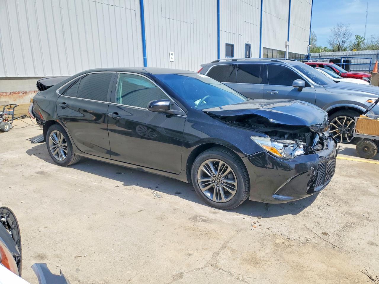 2017 TOYOTA CAMRY SE photo 4