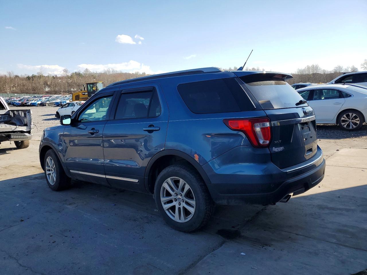 2018 FORD EXPLORER XLT photo 3