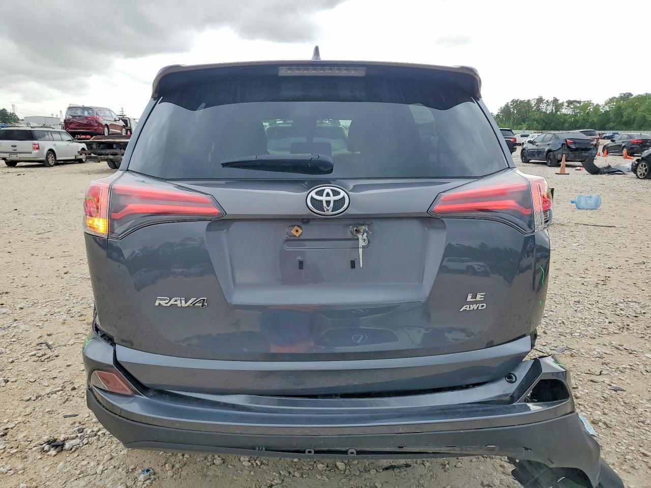 2018 TOYOTA RAV4 LE photo 6