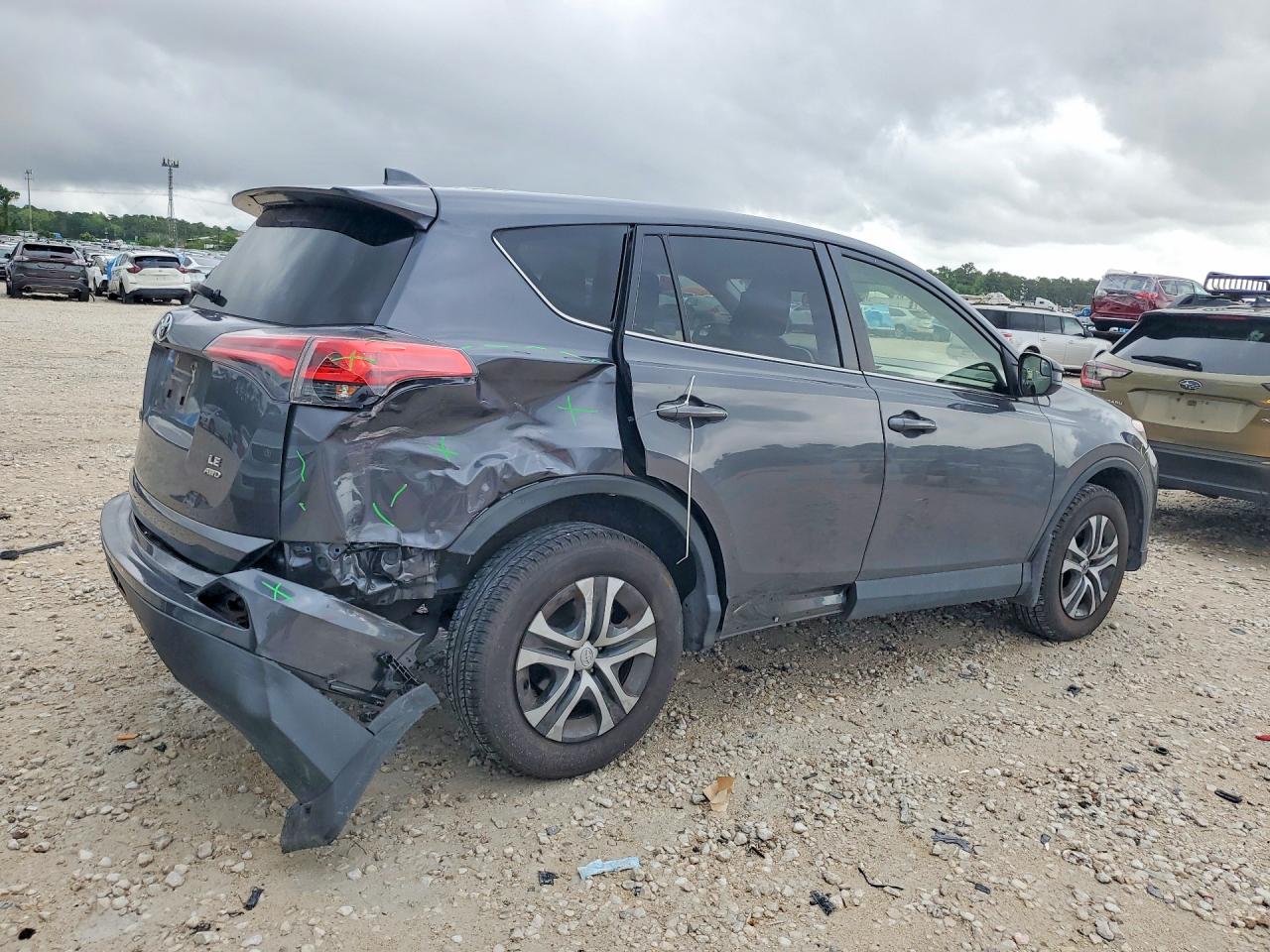 2018 TOYOTA RAV4 LE photo 3