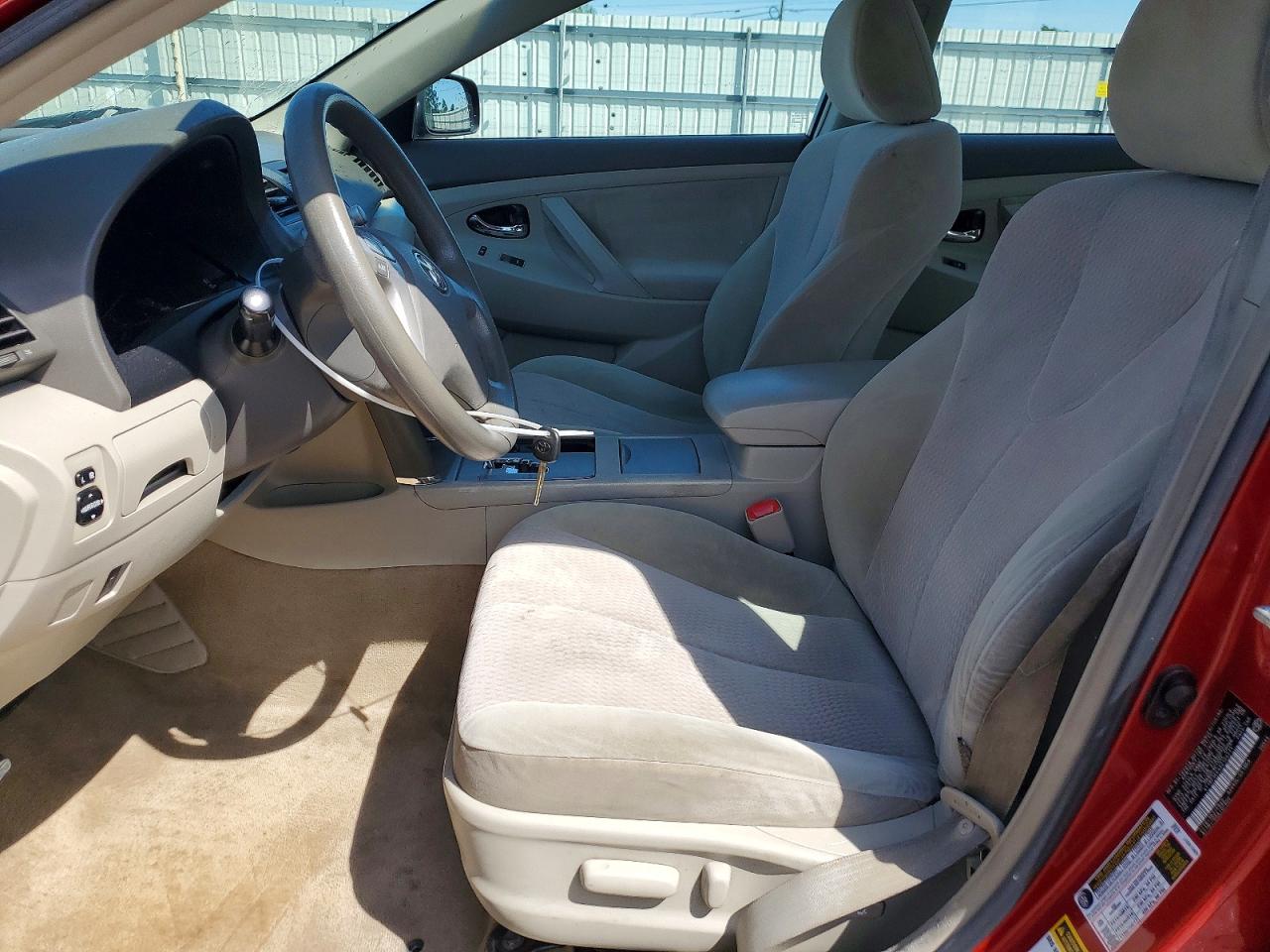 2010 TOYOTA CAMRY LE photo 13