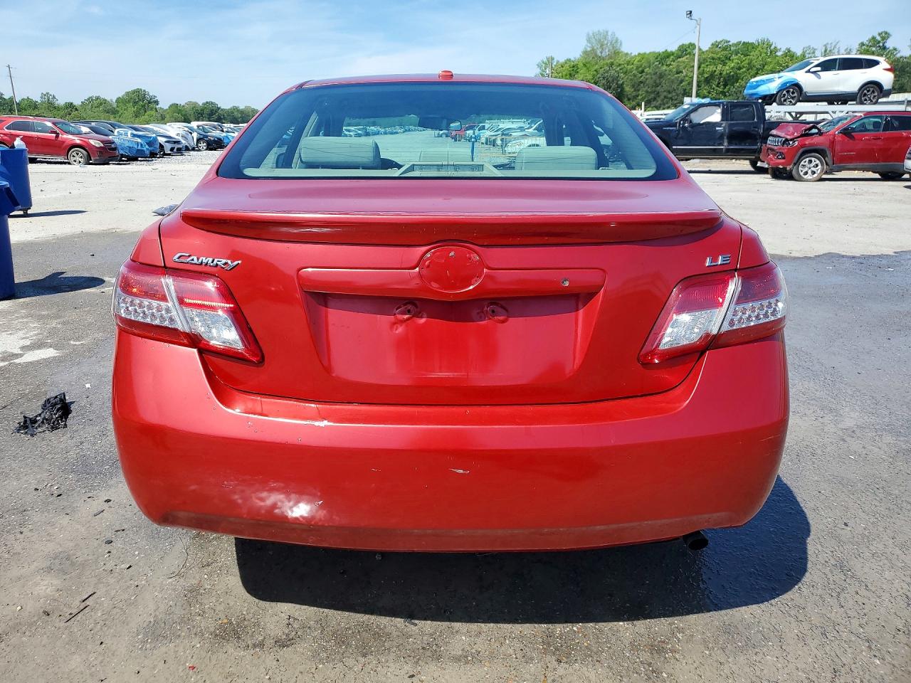 2010 TOYOTA CAMRY LE photo 11