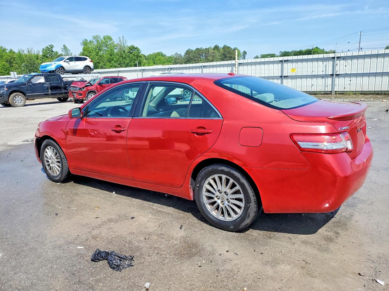 2010 TOYOTA CAMRY LE photo 3