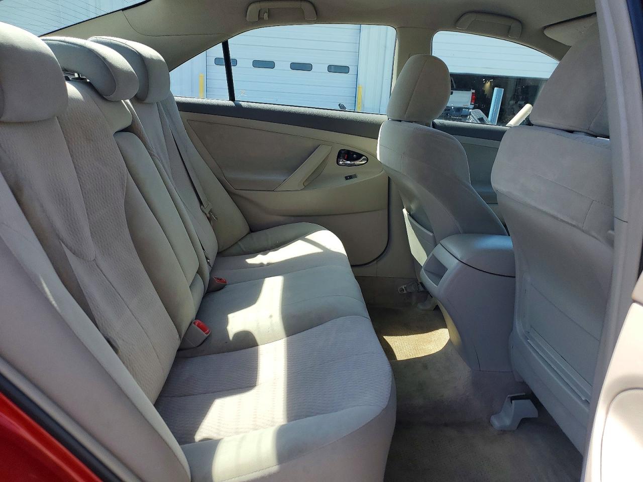 2010 TOYOTA CAMRY LE photo 19