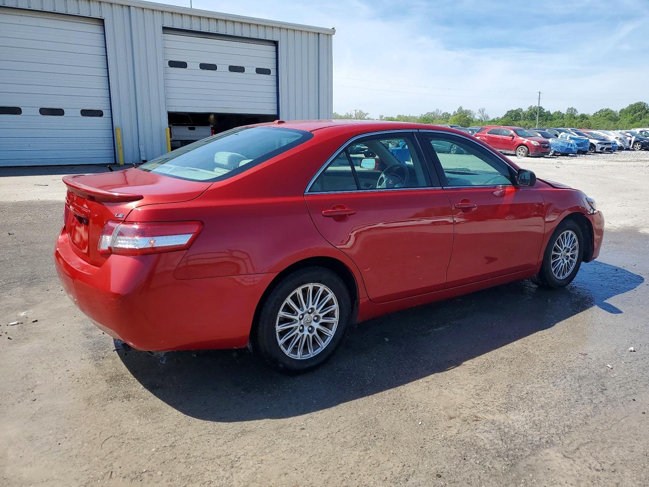 2010 TOYOTA CAMRY LE photo 5