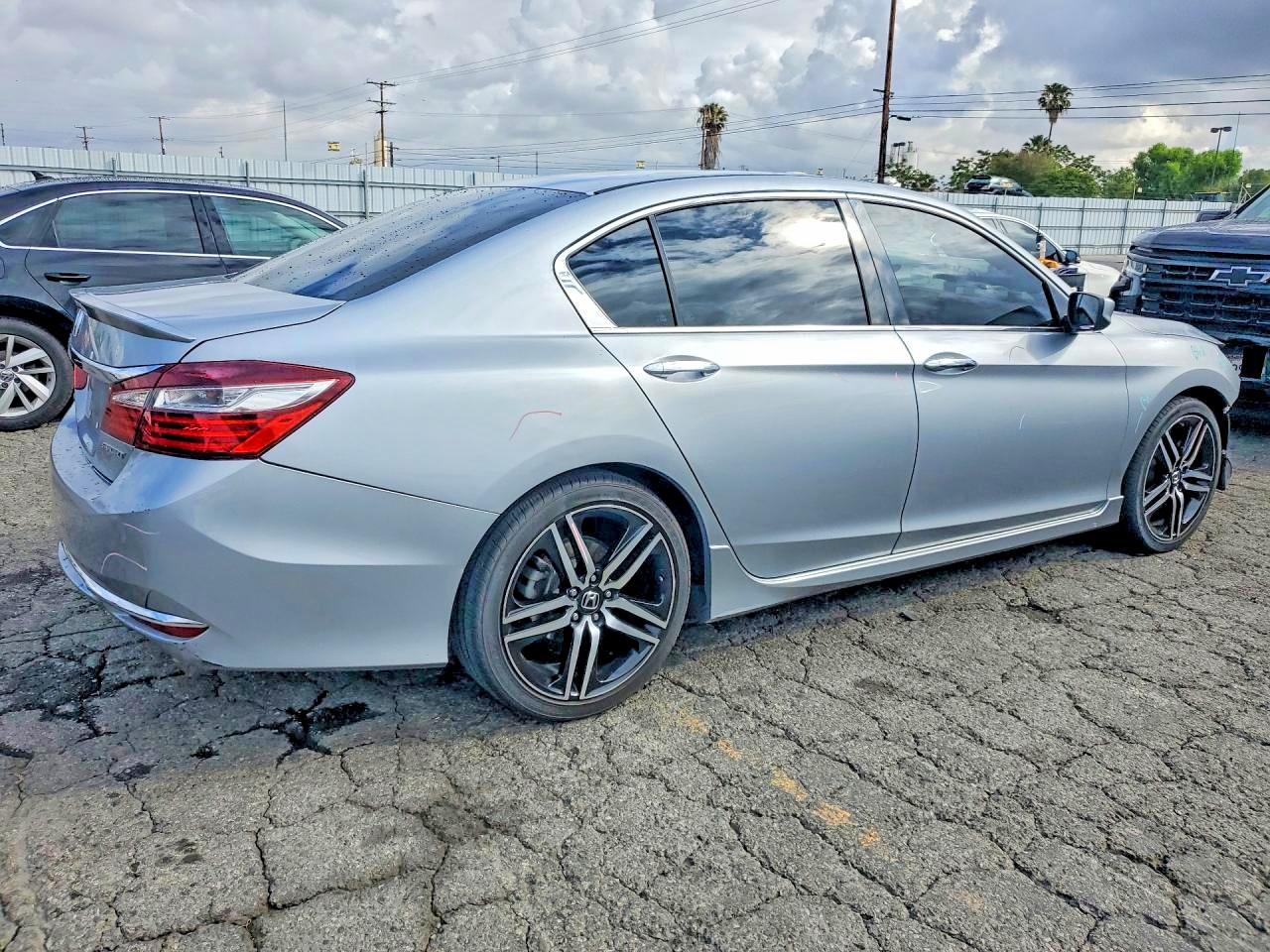 2017 HONDA ACCORD SPORT photo 5