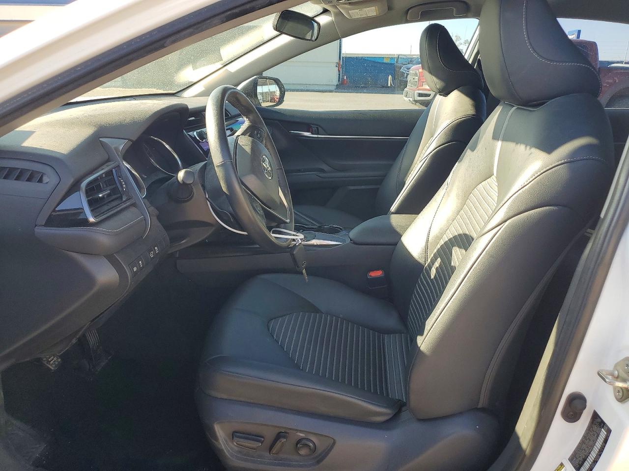 2020 TOYOTA CAMRY photo 13