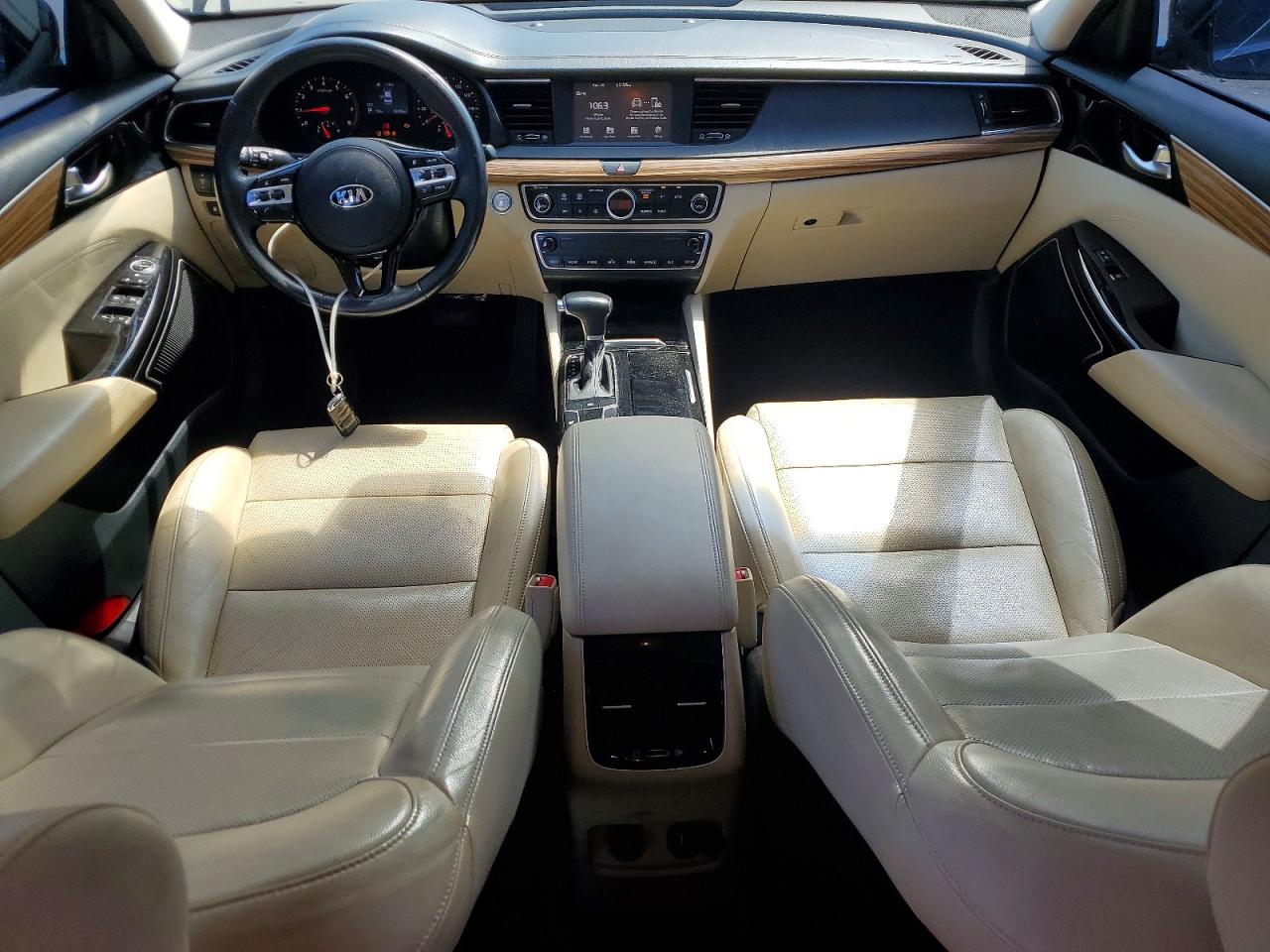 2017 KIA CADENZA PREMIUM photo 8